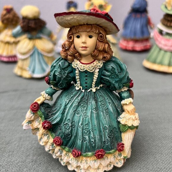 Lot of Eight "The Dolls of Willow Hall" Victorian Miniatures with some RAREs! - Picture 3 of 16
